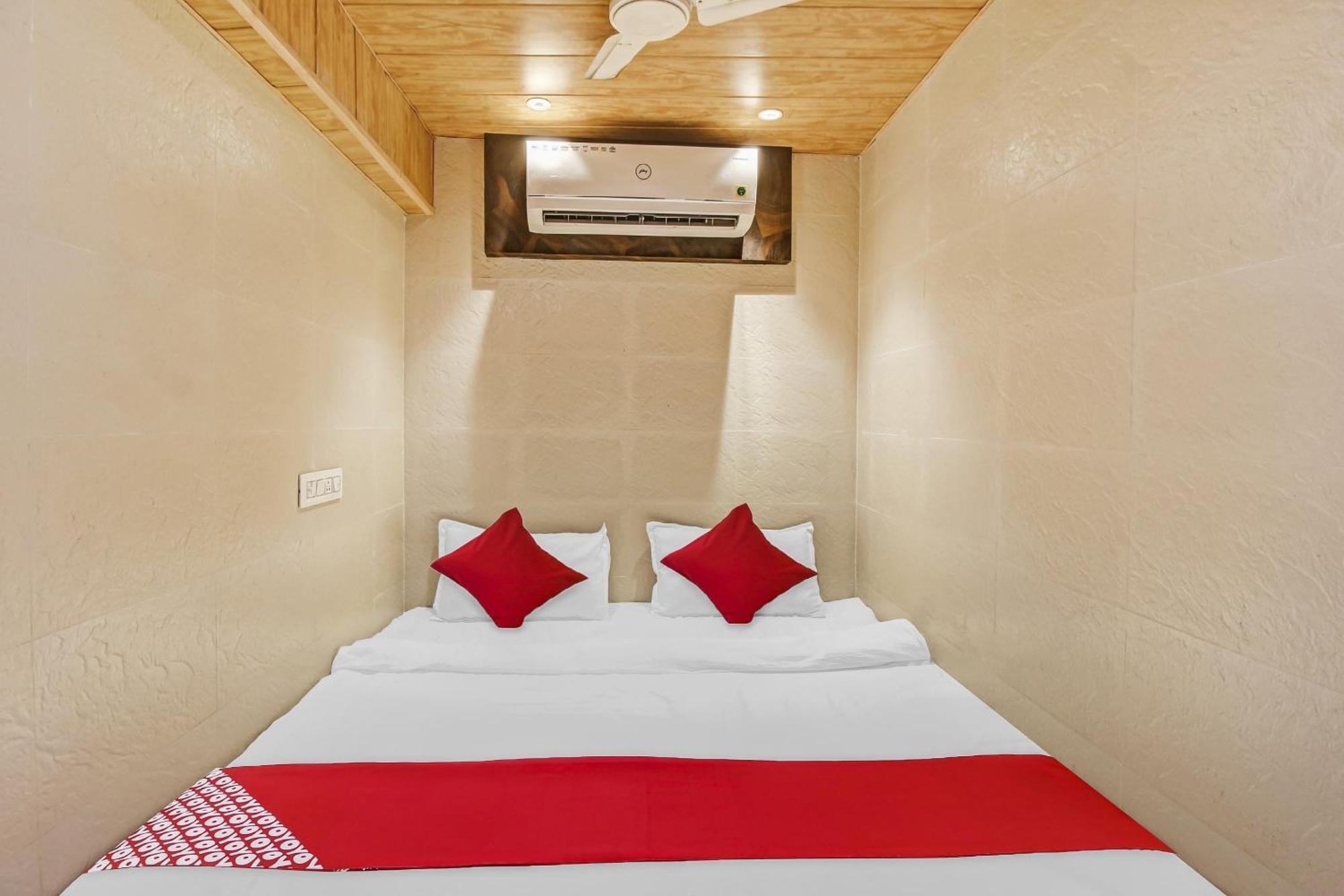 Hotel Ambedkar Kalyan Bagian luar foto